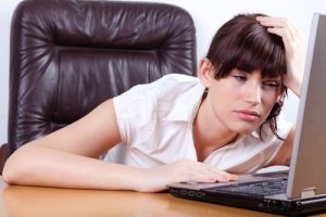 Woman-tired-at-desk-8291-1393637679