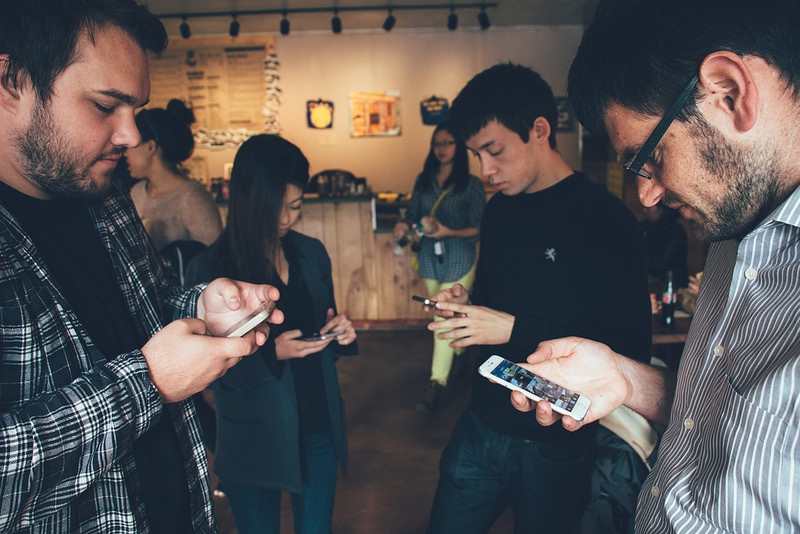 phone-group-800x534